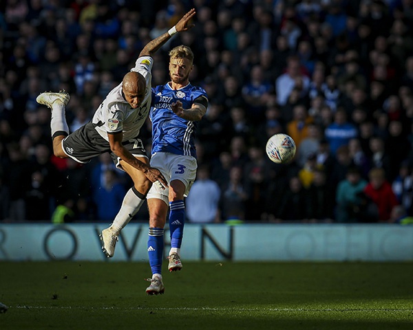 西班牙遭遇英格兰击败,中超局势紧张 西班牙遭遇英格兰击败,中超局势紧张