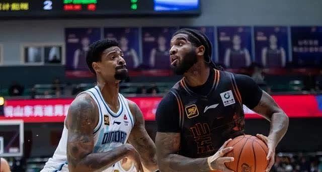 包含备受瞩目的球员交手,场上火药味十足的词条 包含备受瞩目的球员交手,场上火药味十足的词条